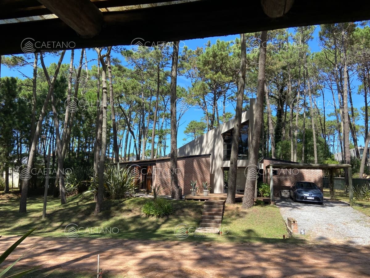 Alquiler anual, temporal casa 4 dormitorios Laguna Blanca