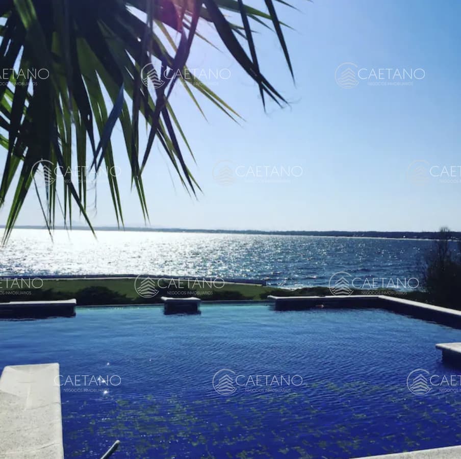 Alquiler temporada gran casa en Punta Ballena en primera linea. 5 dormitorios — foto 2