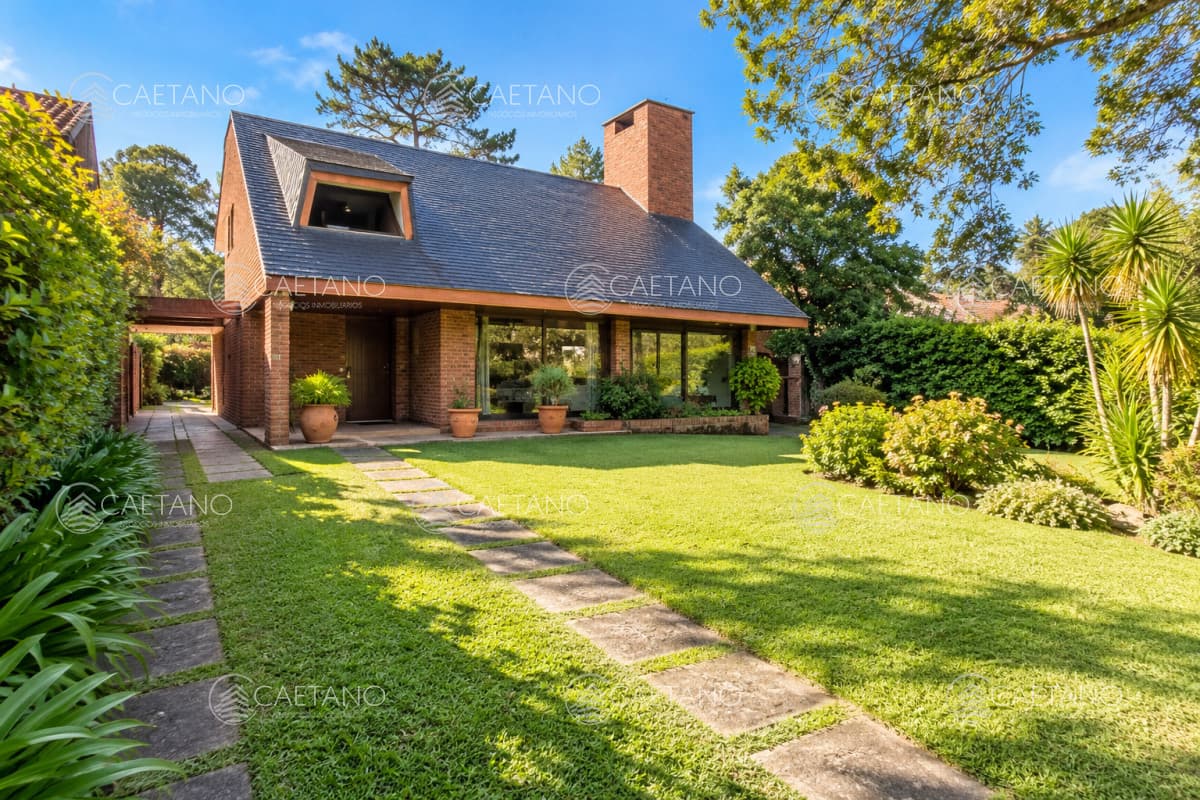 Venta casa 3 dormitorios, Playa Mansa - Punta del Este