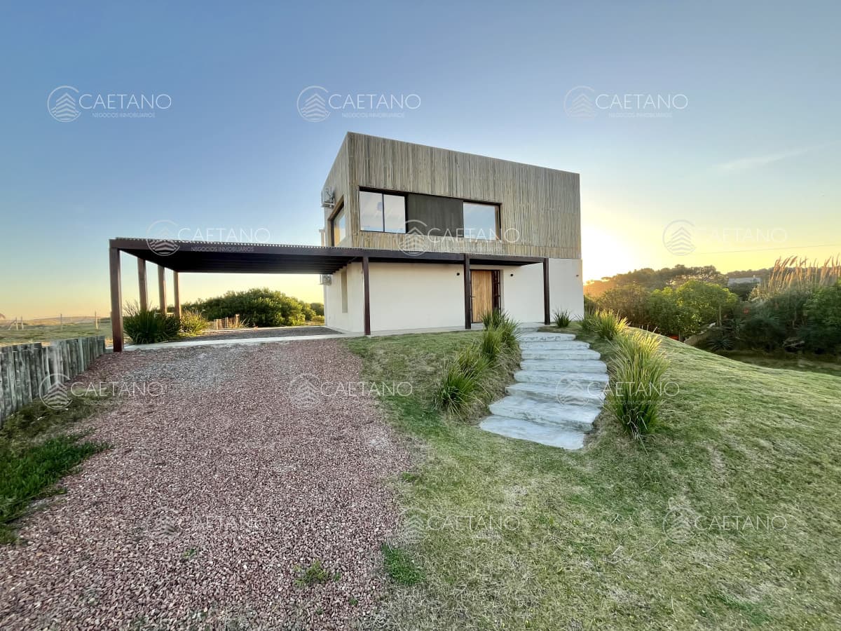 Venta casa frente al mar con piscina