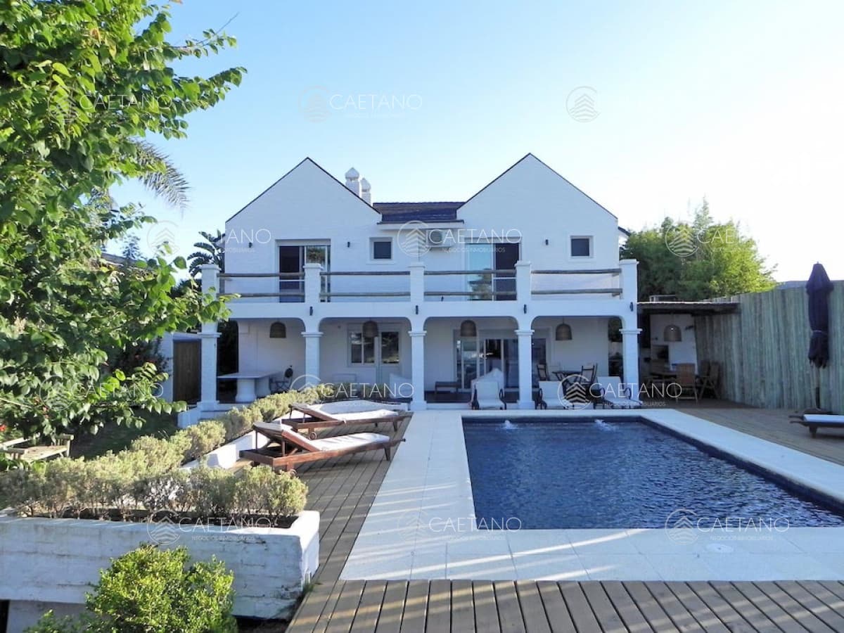Venta casa 6 dormitorios. La barra, Punta del Este.