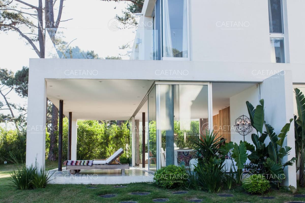 Alquiler casa 4 dormitorios Rincón del Indio, playa brava Punta del Este — foto 2