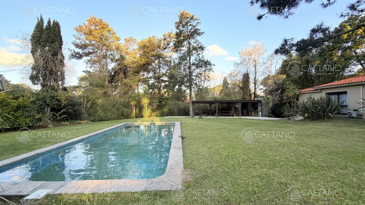 Venta casa 10 dormitorios. Golf Punta del Este
