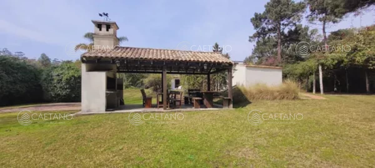 Venta casa 5 dormitorios más servicios. Burnet, Punta del Este — foto 2