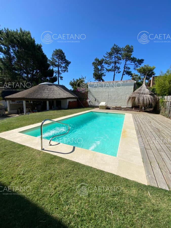 Hermosa casa con piscina para disfrutar en familia!