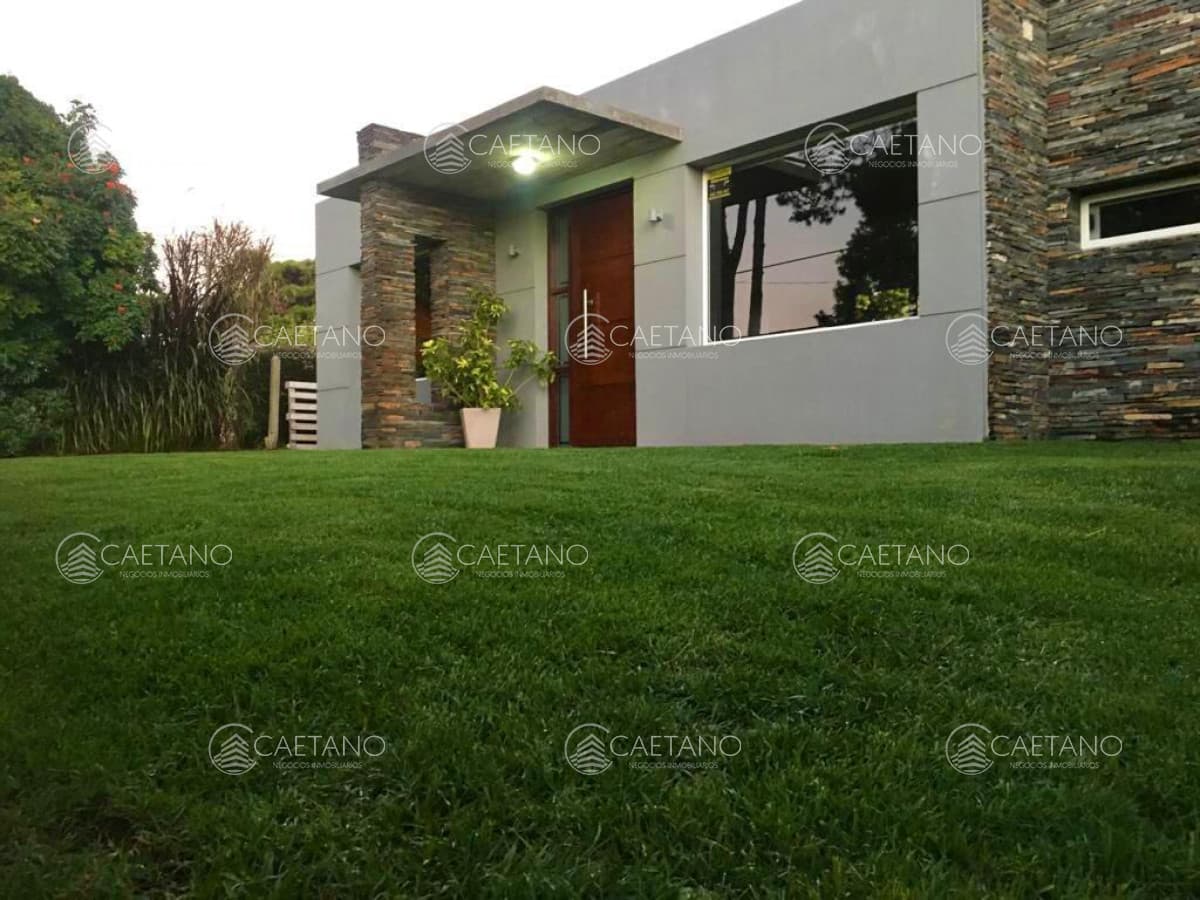 Alquiler Temporal Casa - 3 Dormitorios - Parrillero y Pileta climatizada - Punta Del Este — foto 3
