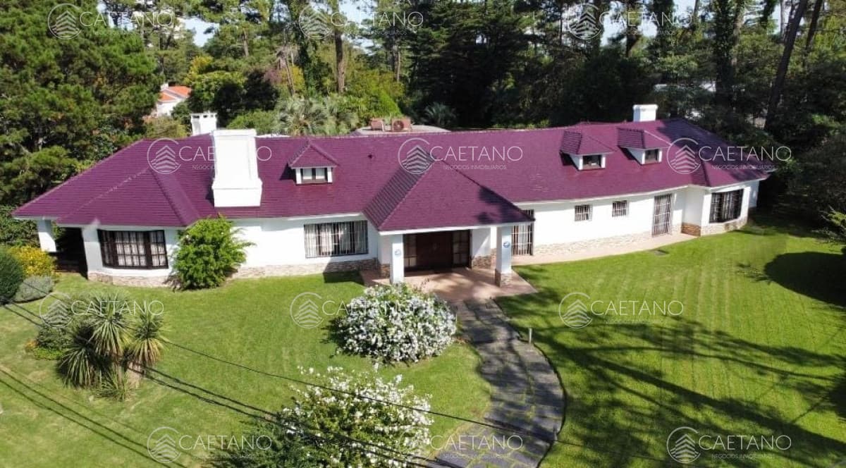 Venta casa 8 dormitorios. Cantegril, Punta del Este