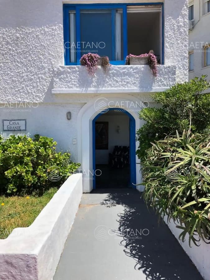 Alquiler casa de 4 dormitorios y dependencia de servicio en la Península, Punta del Este. — foto 2