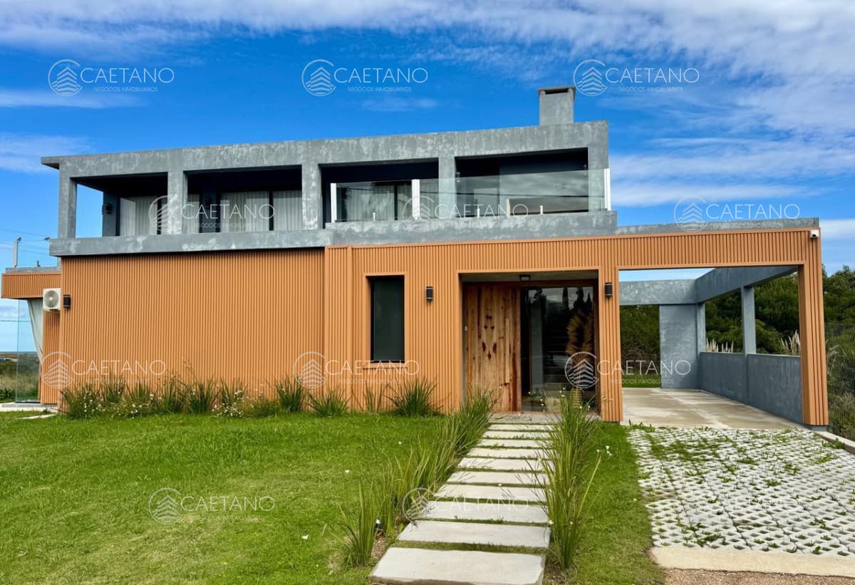Venta Casa 3 dormitorios Frente al Mar en Santa Monica