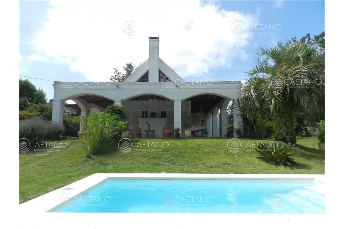 Alquiler Temporal Casa- 4 Dormitorios + Piscina - Pinares Punta del Este