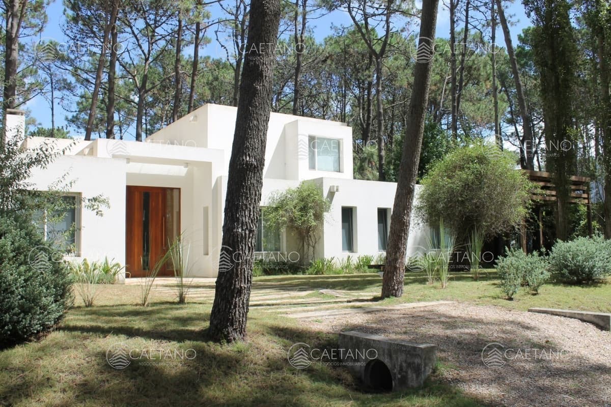 Excelente propiedad en entorno natural, seguro y privado