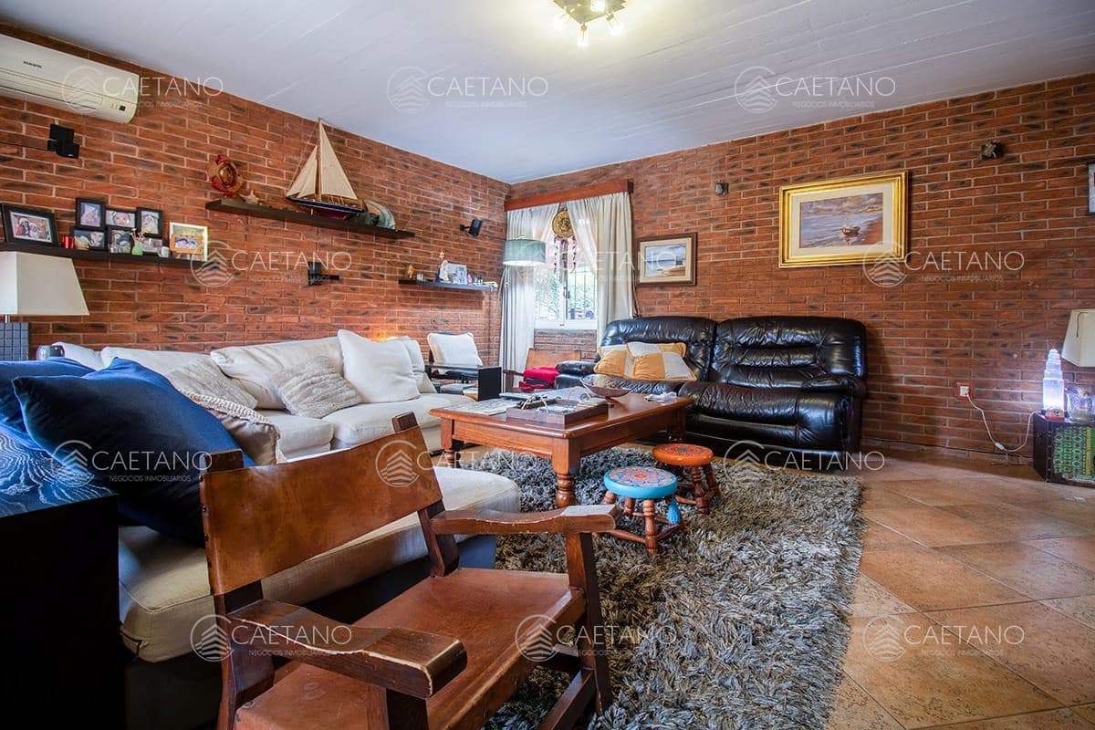 Venta Casa - 4 Dormitorios + Pileta y Parrillero -  Pinares — foto 3