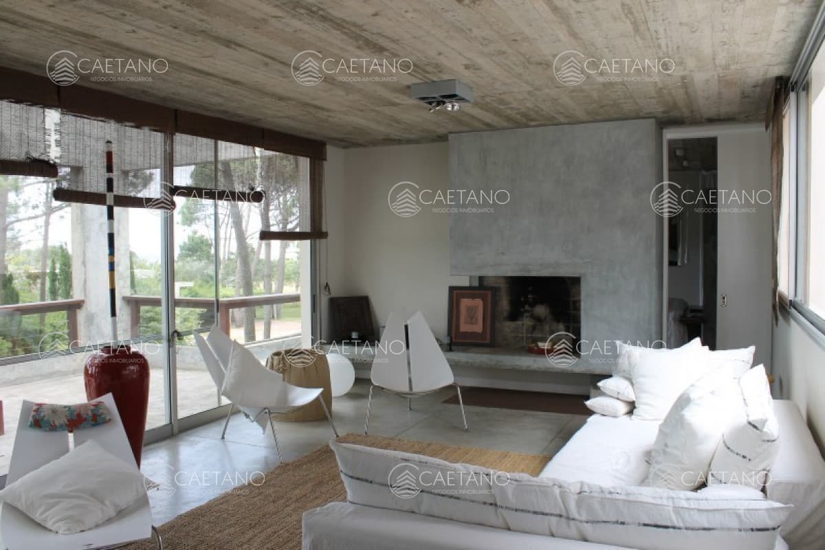 Moderna propiedad en barrio privado