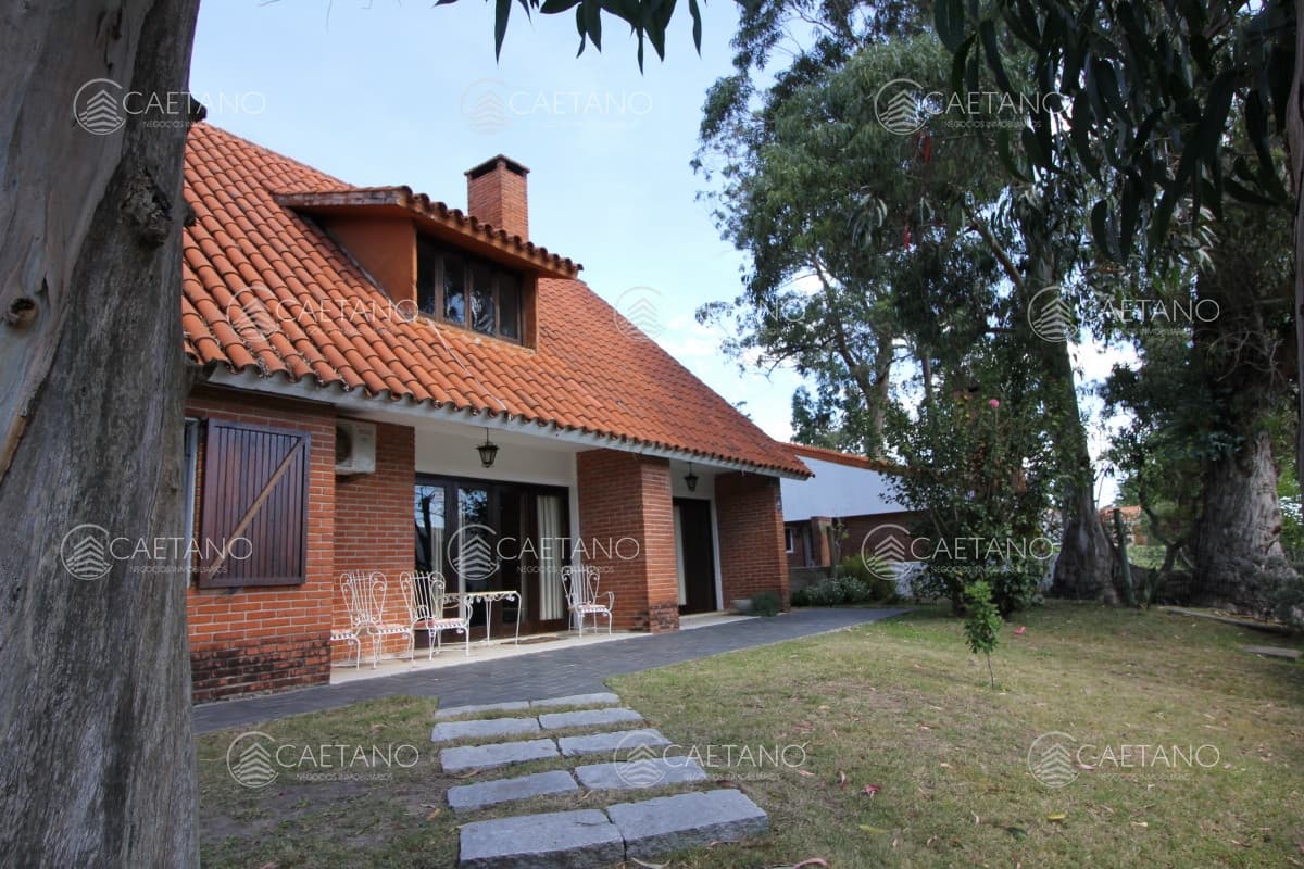 Casa 4 dormitorios con piscina en alquiler, zona mansa, Punta del Este. — foto 2
