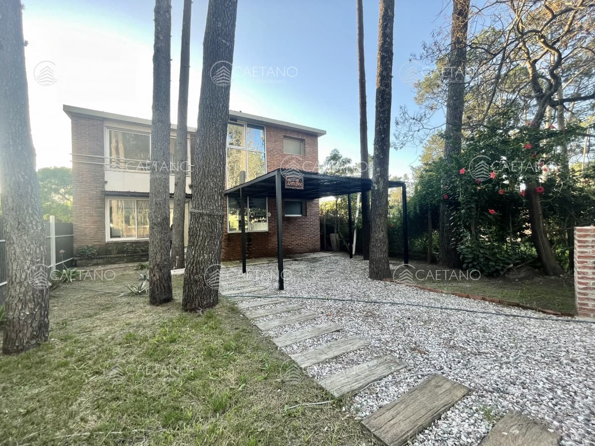 Venta Casa - 3 dormitorios 2 baños - Barrio los ángeles - Piriapolis — foto 2