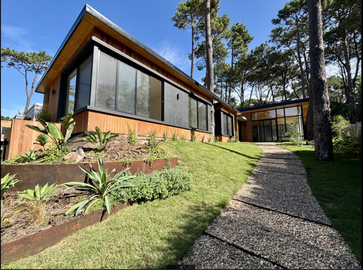 Casa moderna. 4 dormitorios. excelente estado
