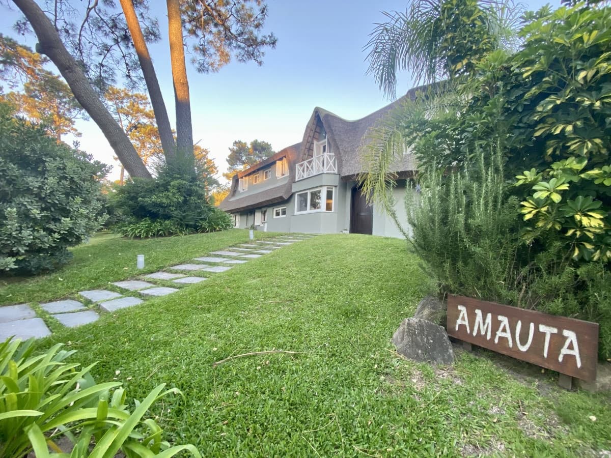 Casa 5 dormitorios Punta del Este Pinares