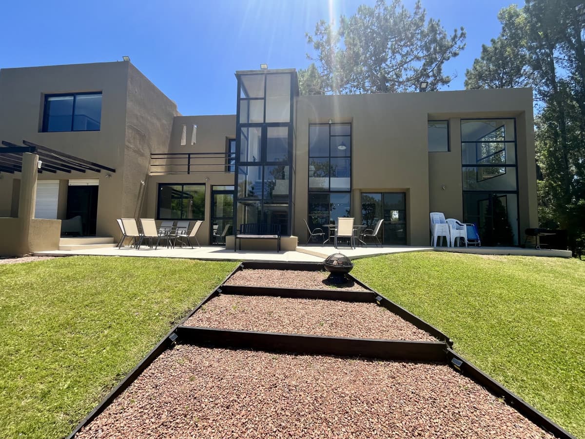 Venta casa 5 dormitorios. Playa brava, Punta del Este