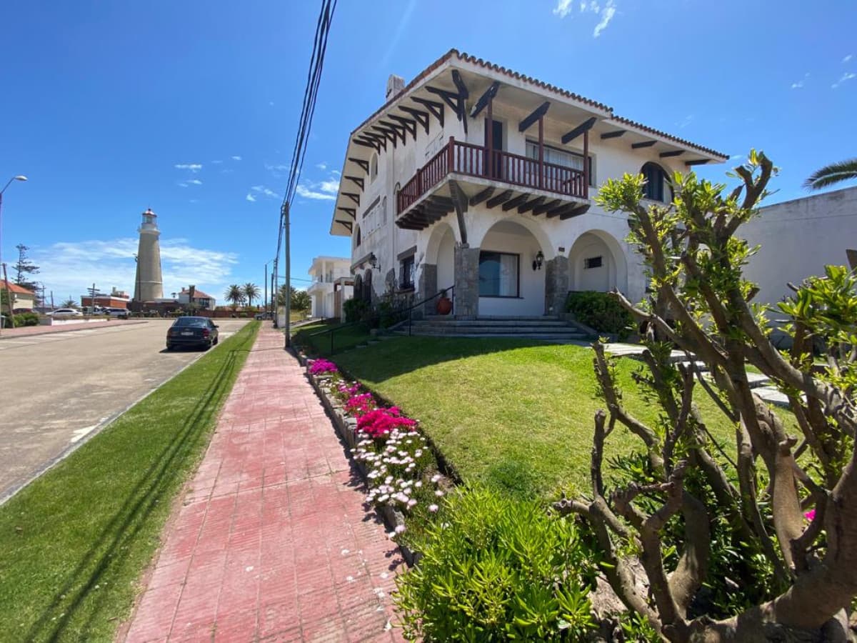 Venta casa 4 dormitorios. Peninsula, Punta del Este.