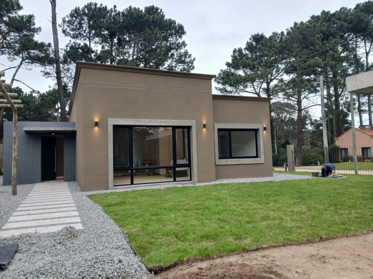 Venta casa 3 dormitorios - Parque Burnett