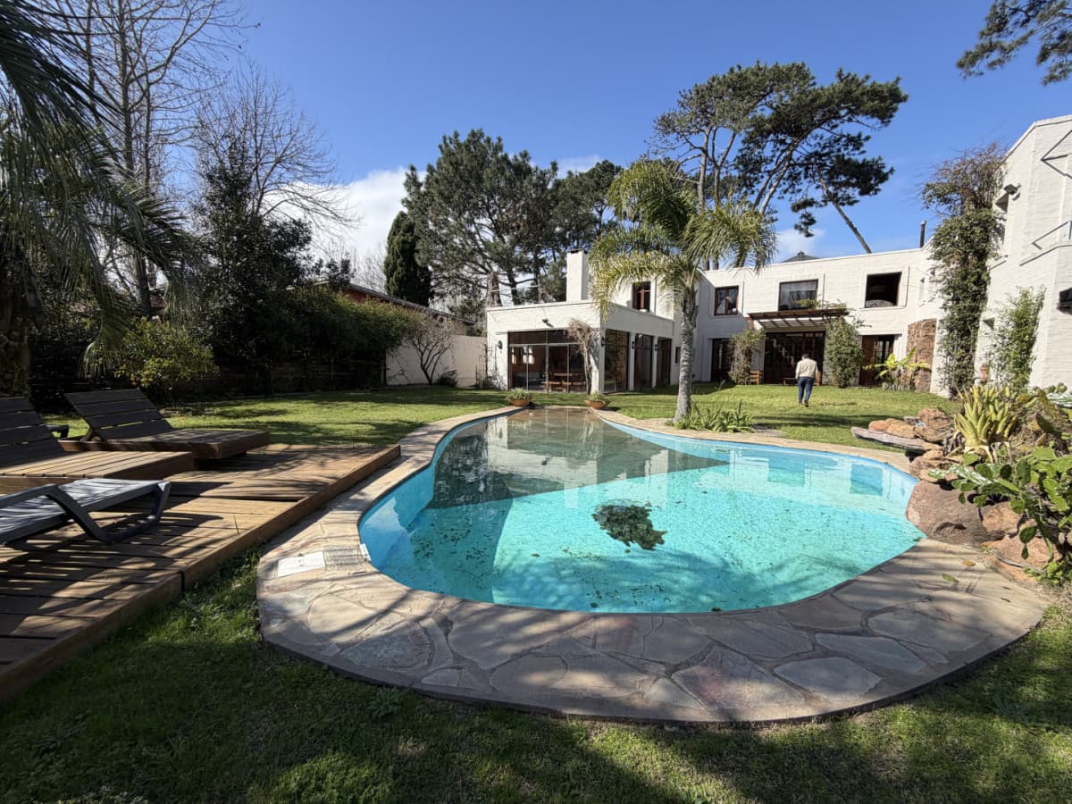 Casa en Venta Barrio Privado La Arbolada Cinco Dormitorios Pisicina