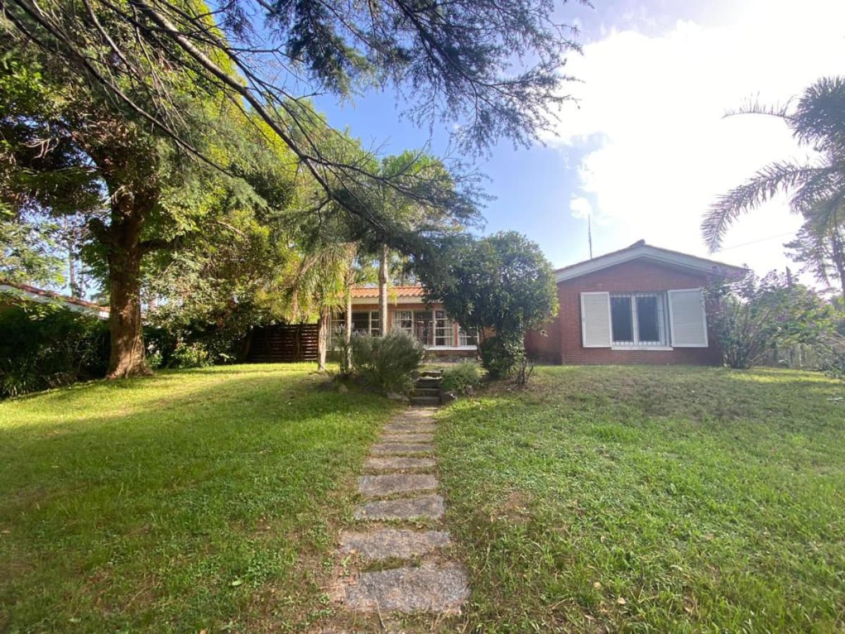 Venta casa 2 dormitorios más dependencia Punta del Este