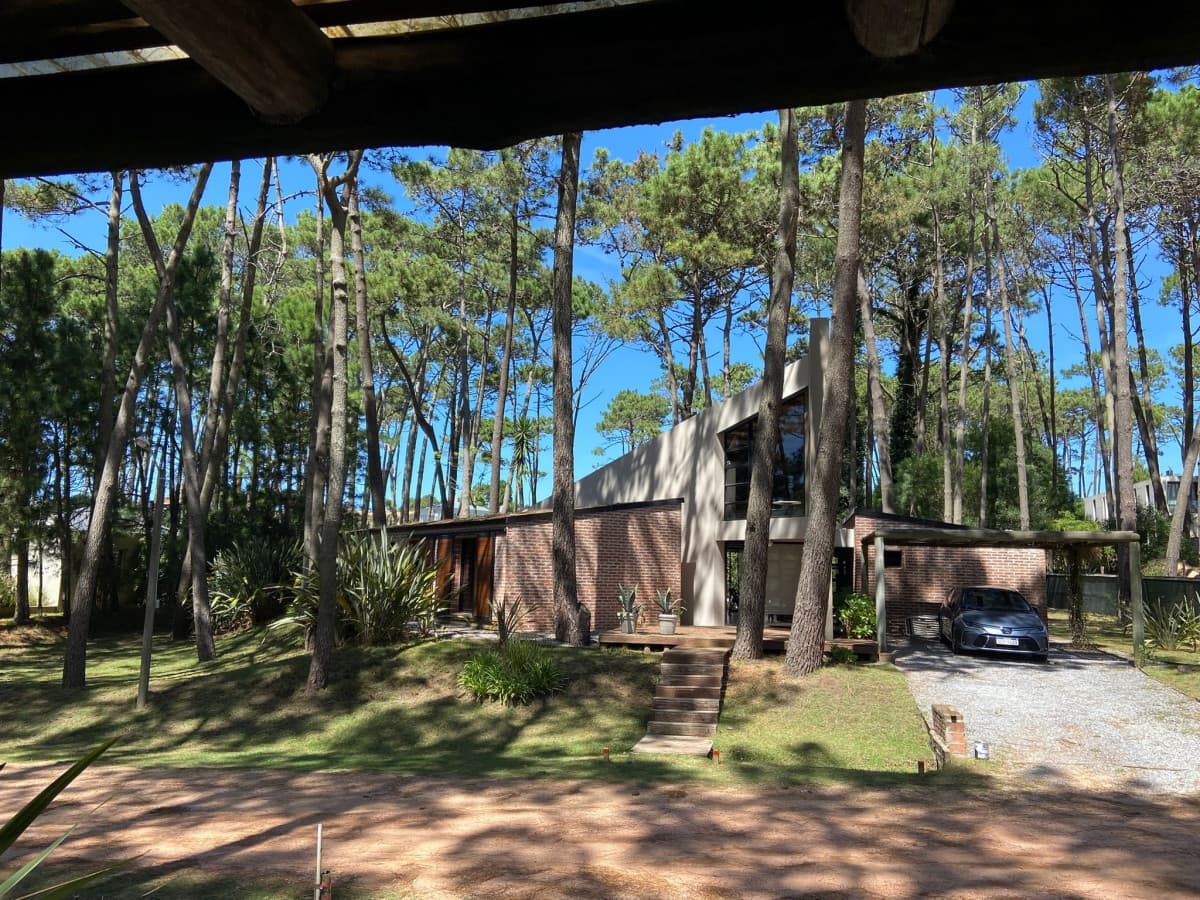 Alquiler anual, temporal casa 4 dormitorios Laguna Blanca