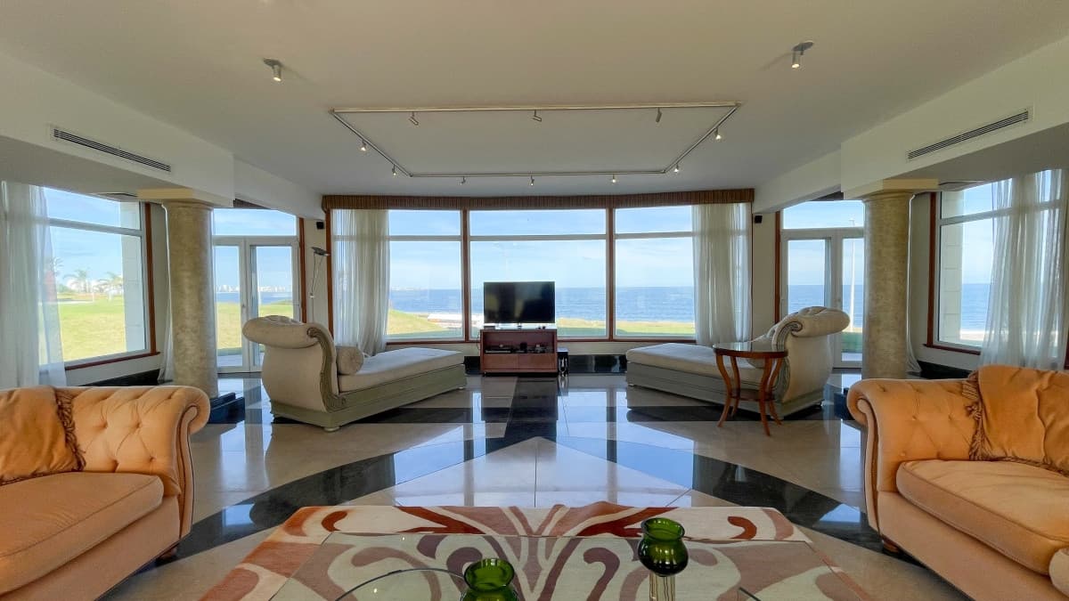 Venta casa 10 dormitorios playa mansa Punta del Este