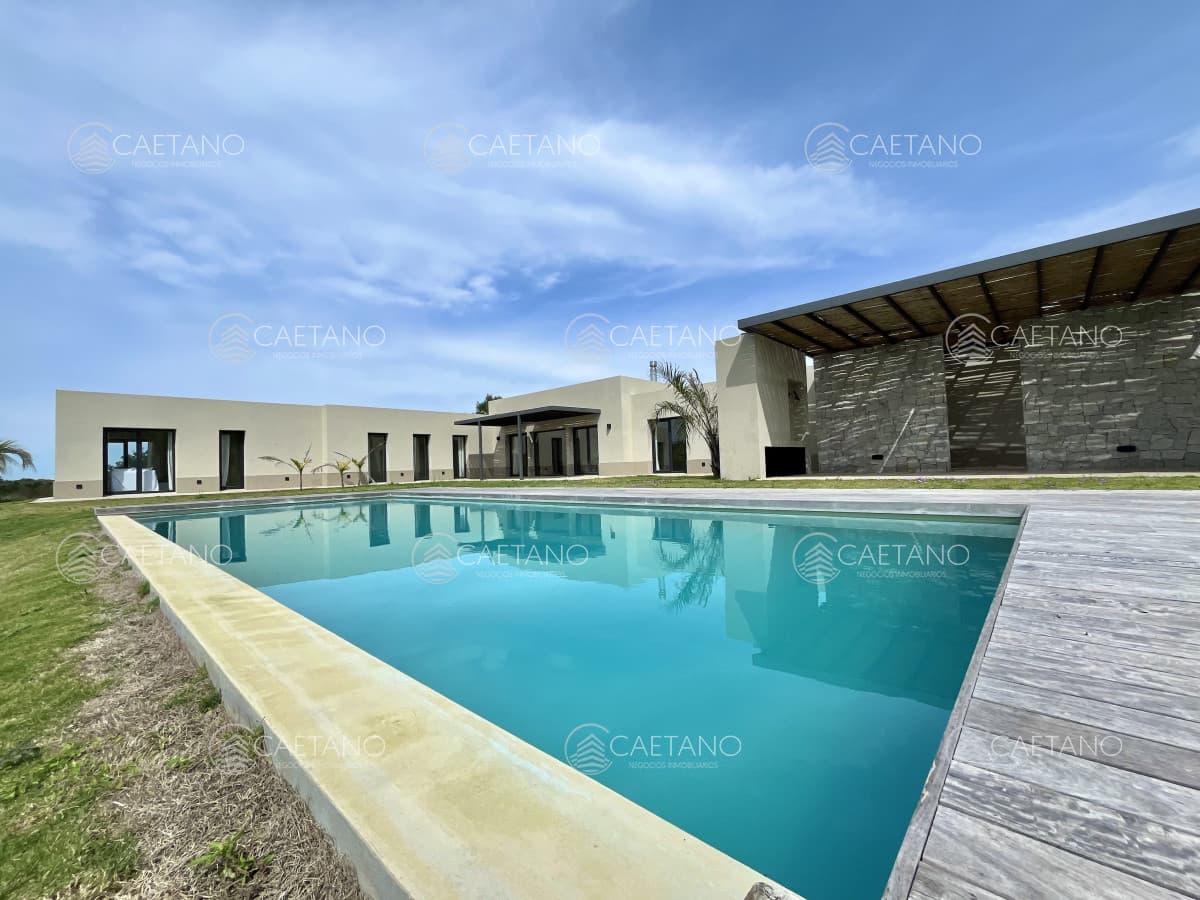 Venta espectacular chacra a estrenar en Manantiales - 3 dormitorios + dependencia de servicio