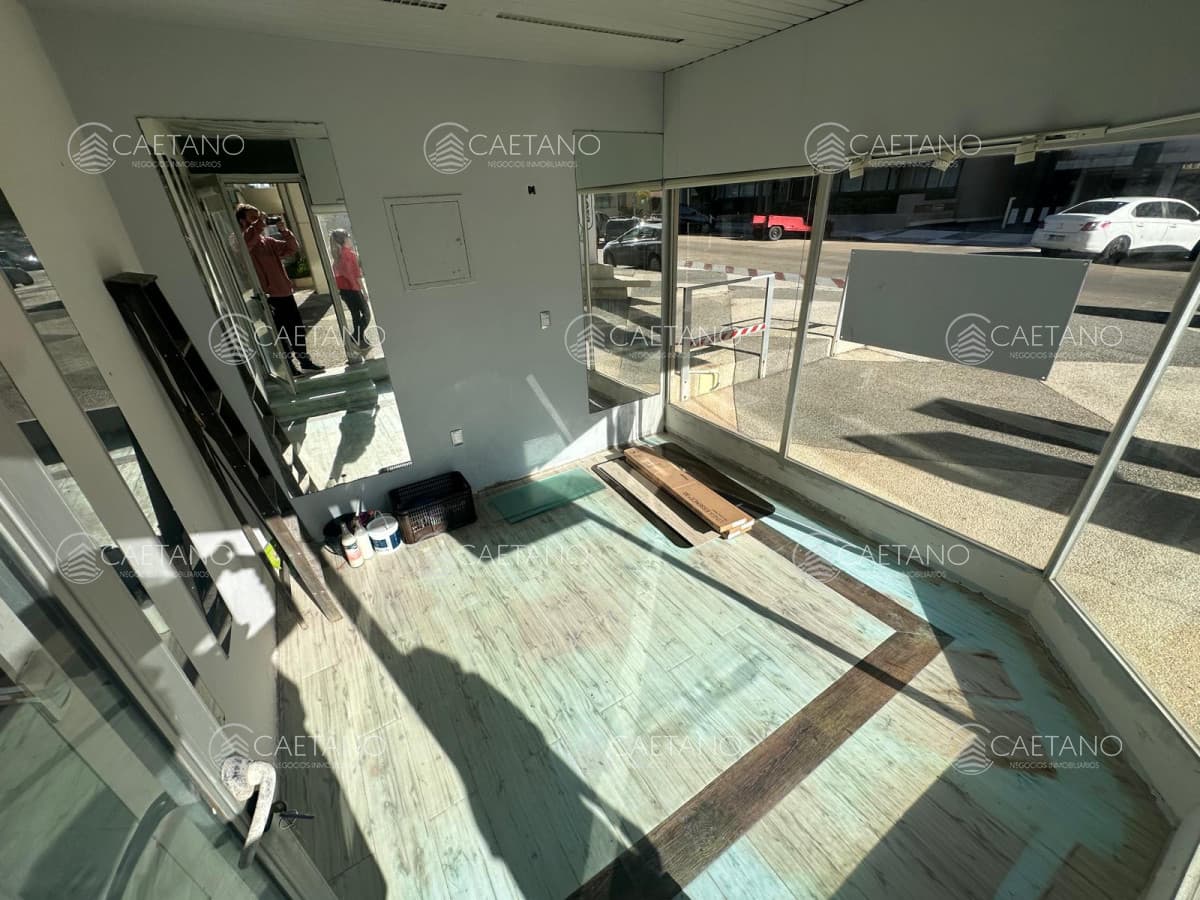Alquiler Local comercial a media cuadra de Gorlero Punta del Este — foto 3