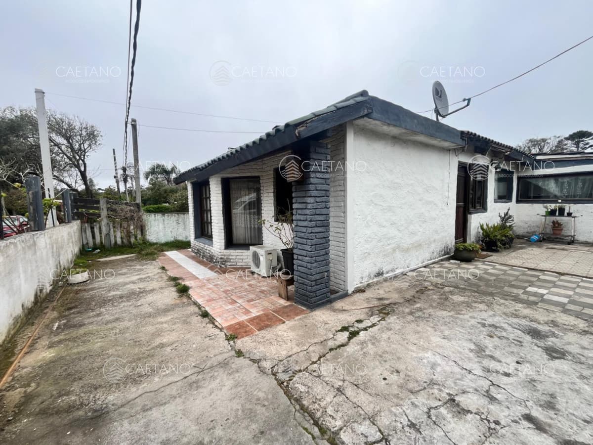 Terreno con Casa a Reciclar a 3 cuadras del Mar. Playa Mansa
