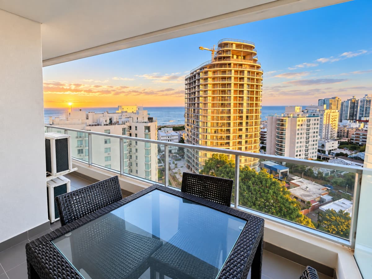 Alquiler apartamento dos dormitorios punta del este playa brava edificio wind tower