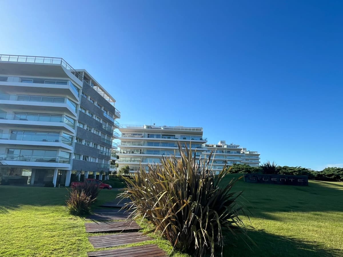 ALQUILER APARTAMENTO PLAYA BRAVA PRIMERA LINEA
