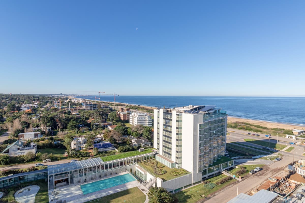 Venta apartamento 3 dormitorios. Playa brava, Punta del Este.