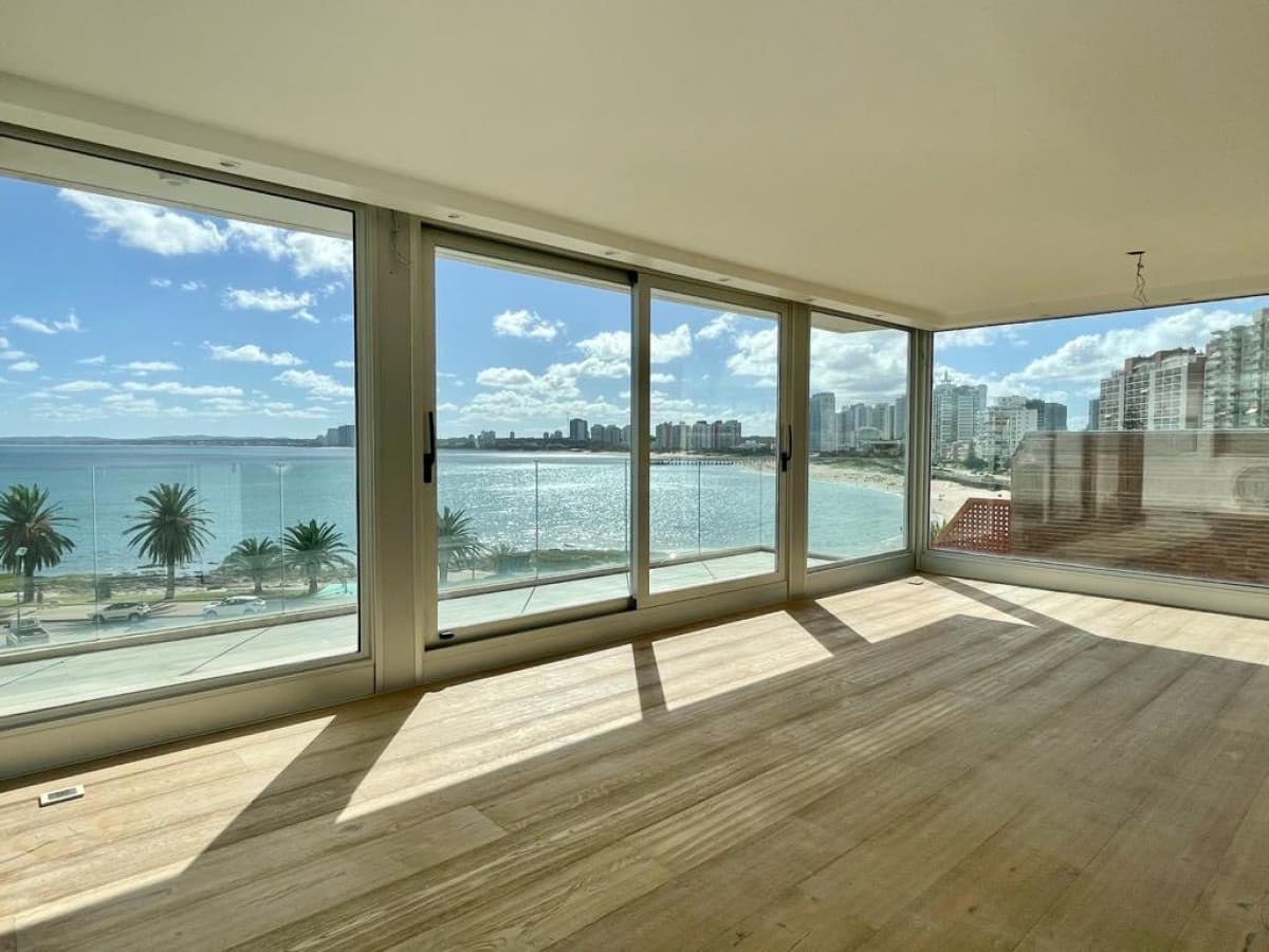 Penthouse en Venta Frente Al Mar Pileta Propia Moderno