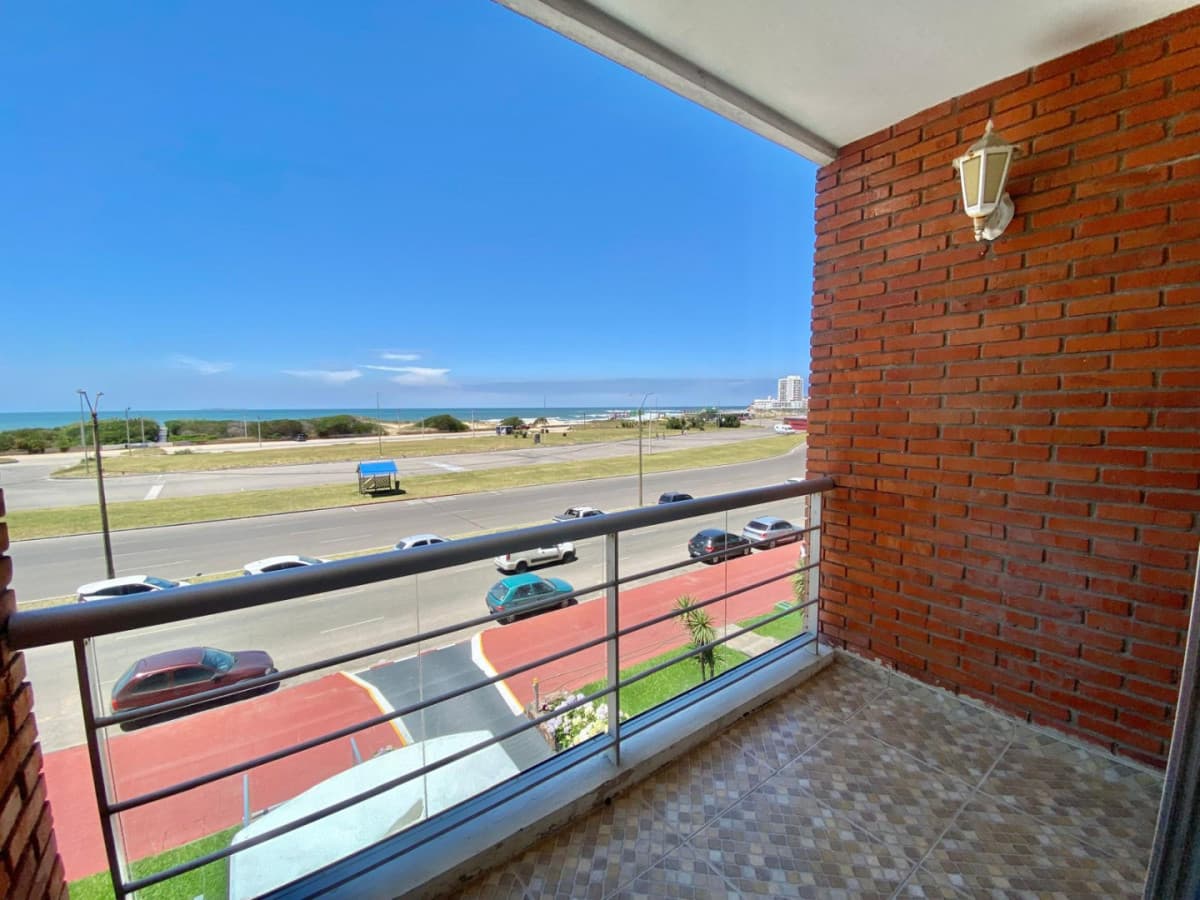 Venta apartamento 2 dormitorios. Playa brava, Punta del Este.