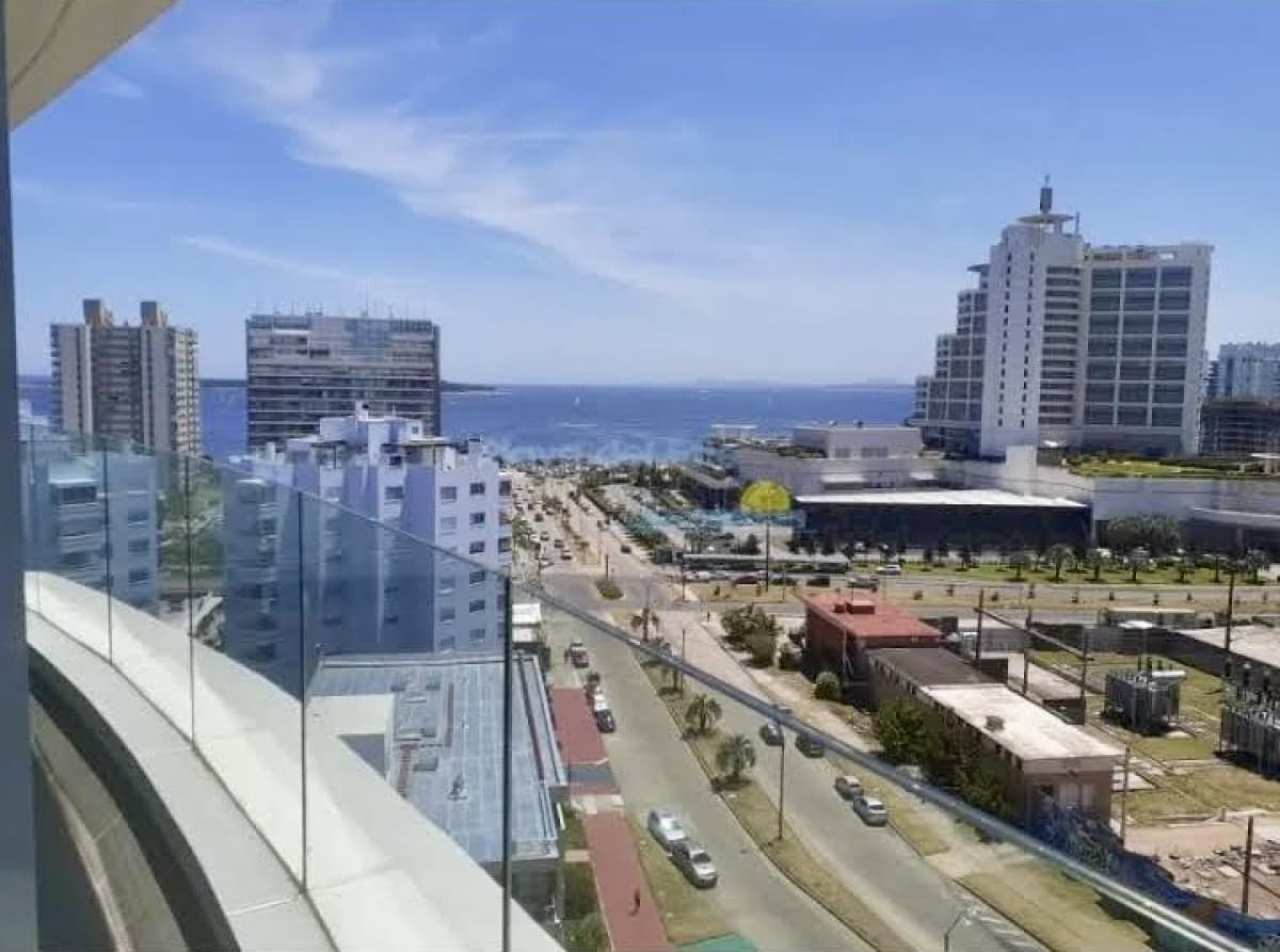 Venta apartamento 2 dormitorios. Art Tower. Punta del Este