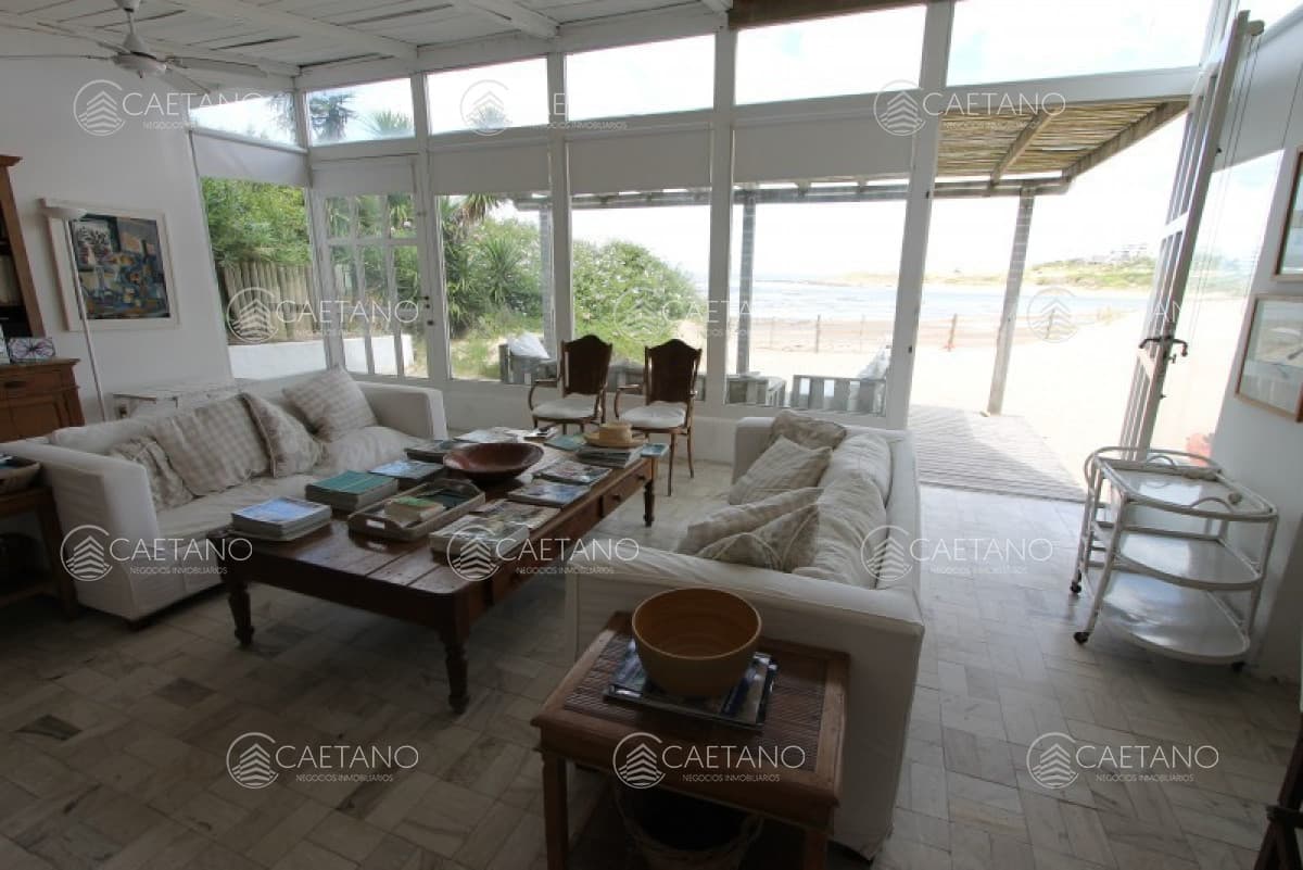 Casa sobre la playa, ideal para veranear!