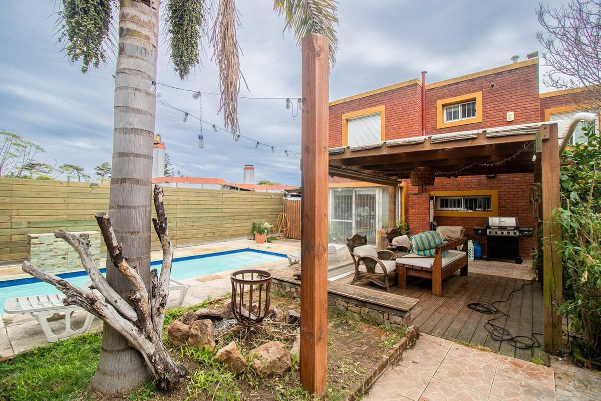 Venta Casa - 4 Dormitorios + Pileta y Parrillero - Pinares